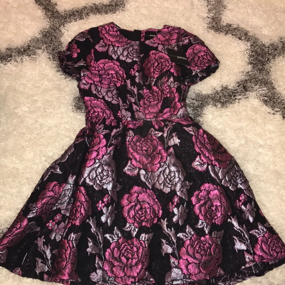 ASOS Dresses & Skirts - BRAND NEW petite dress ASOS Dresses & Skirts - BRAND NEW petite dress